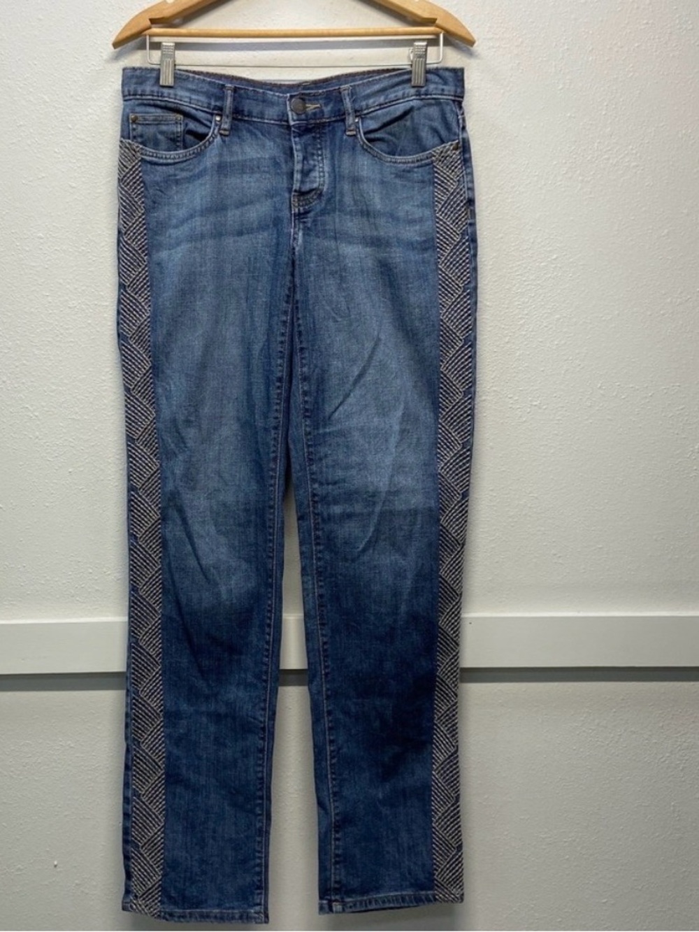 Eddie Bauer Women's Size 4 Button Fly Blue Denim Jeans Boyfriend Embroidered
